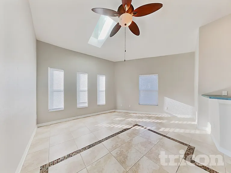 229 Lookout Dr — Photo 3