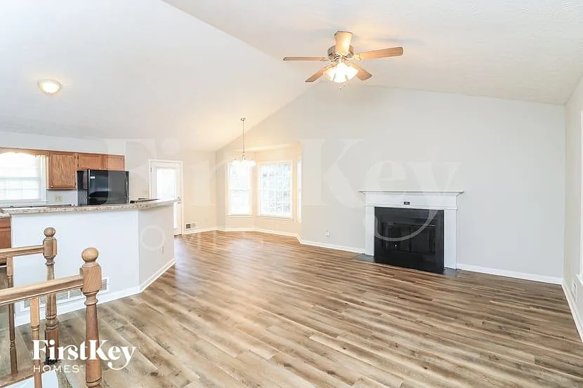 5 bed, 2.0 bath, 1320 sqft, $2,020 — Photo 3