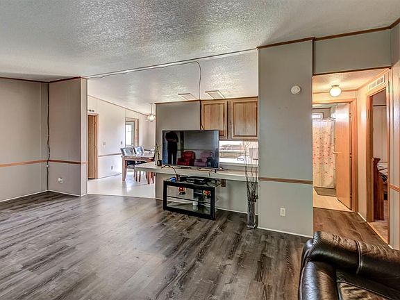3rd image of 417 N Waldemar Ave