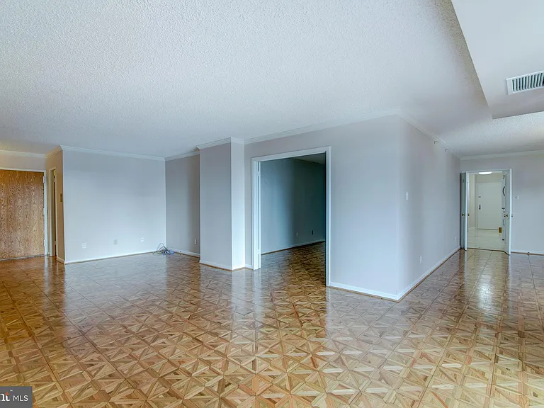 1800 Old Meadow Rd #1510 — Photo 4