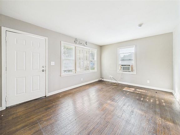 2nd image of 6149 Agnes Ave