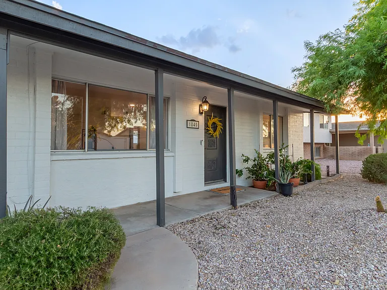 1845 E Julie Dr — Photo 3