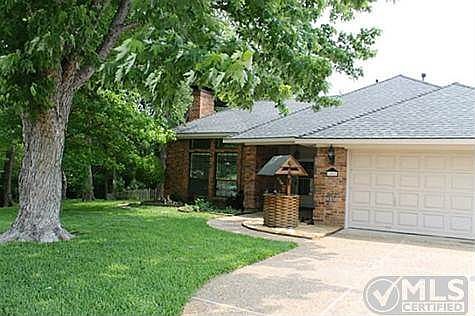 2nd image of 1002 Holli Ln