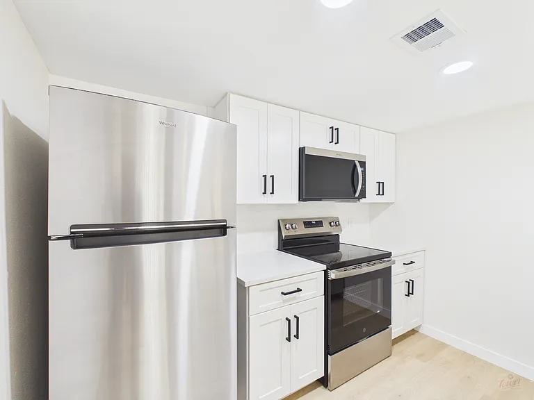 2124 Burton Dr #105 — Photo 3