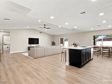 1828 Canterbury Dr, Las Vegas, NV 89119, photo 4