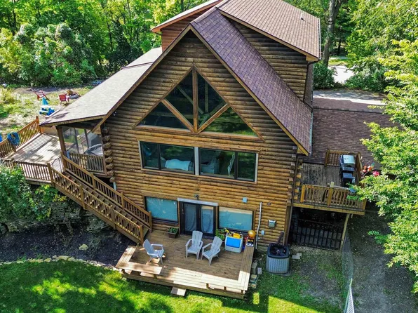 99 7th Ave SE, Waverly, IA 50677