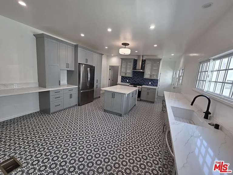 351 S Detroit St #2 — Photo 6