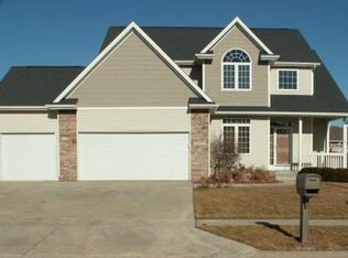 12711 Hammontree Cir, Urbandale, IA 50323