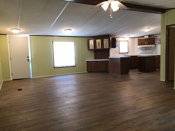 3rd image of 915 Boulder Blf