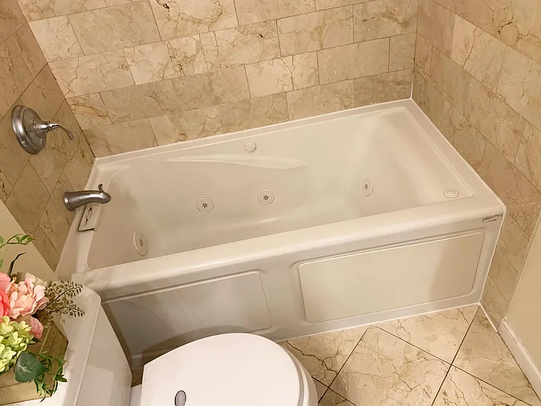 Tub with jets
