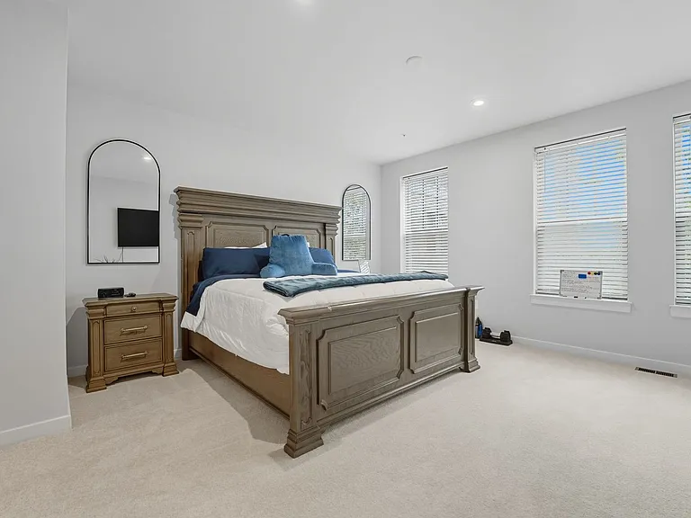 707 Thomas Ln #A — Photo 22