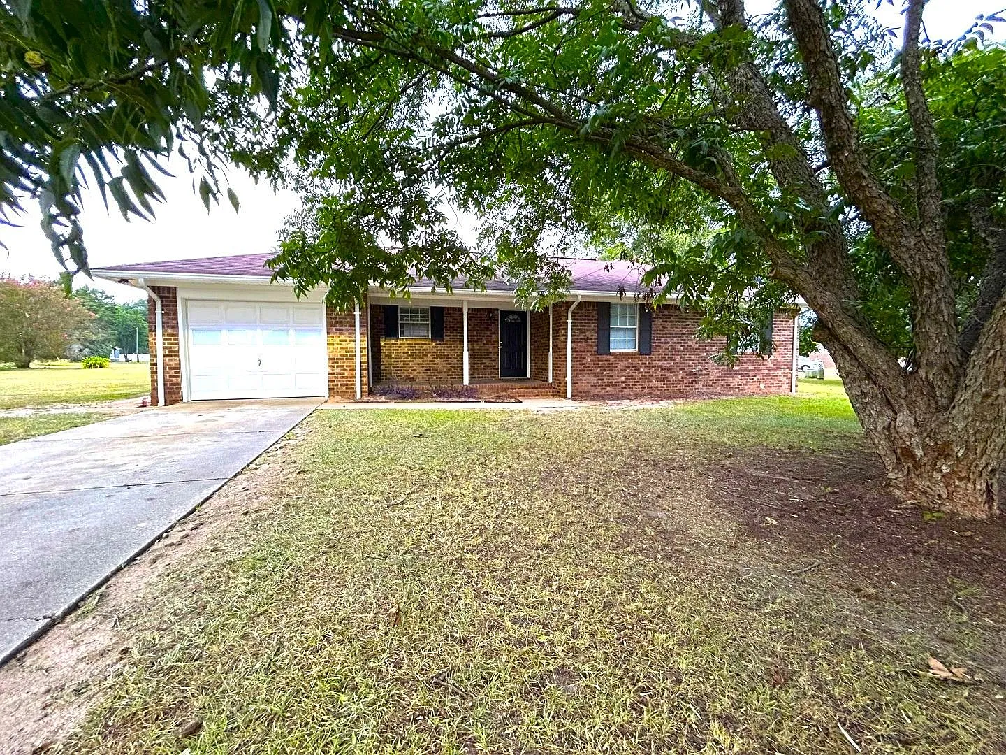 Newly Renovated- Shaw Afb-3 Bedroom, 2 Bathroom-Application Fee Waived For Active Duty Military — Photo 1