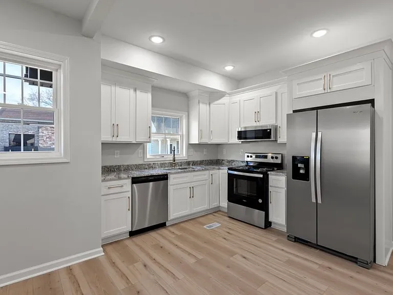 841 Georgetown St — Photo 2