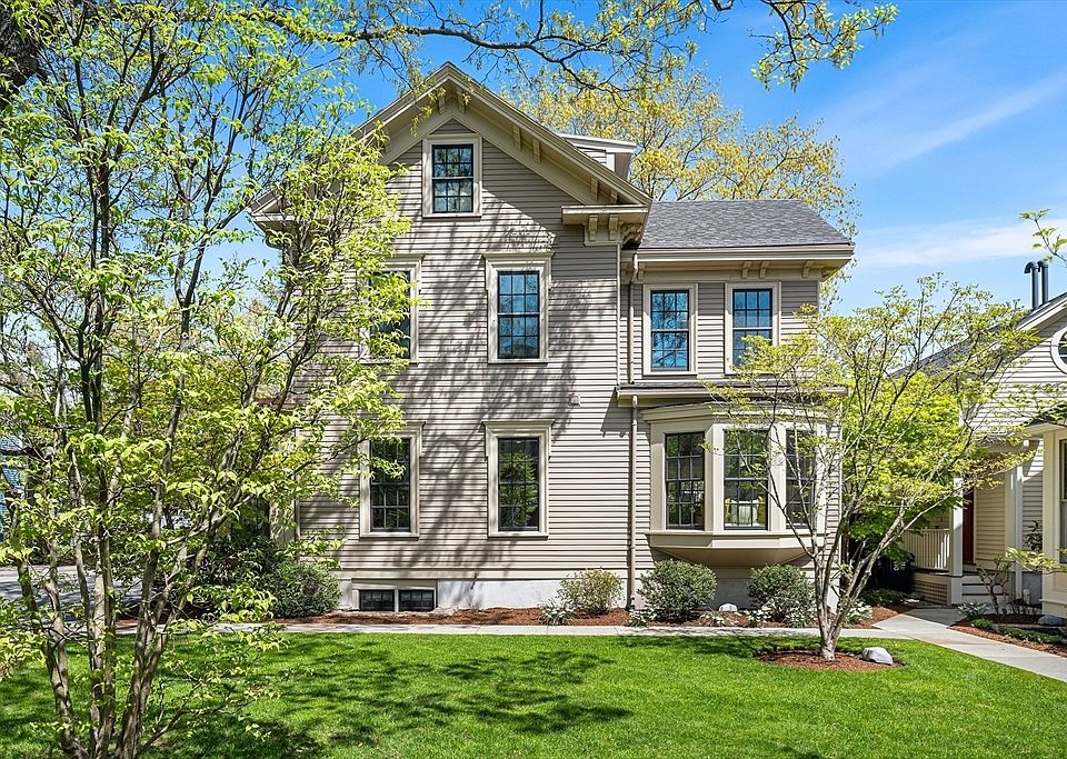 1st image of 17 Brattle St Unit 2