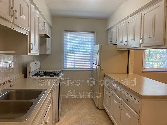 4th image of 14389 Berkshire Dr
