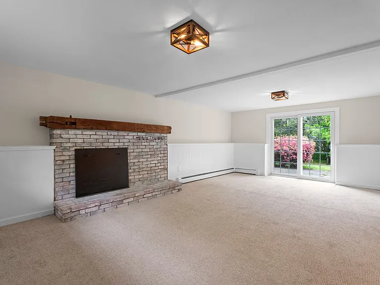 831 Nut Plains Rd — Photo 9