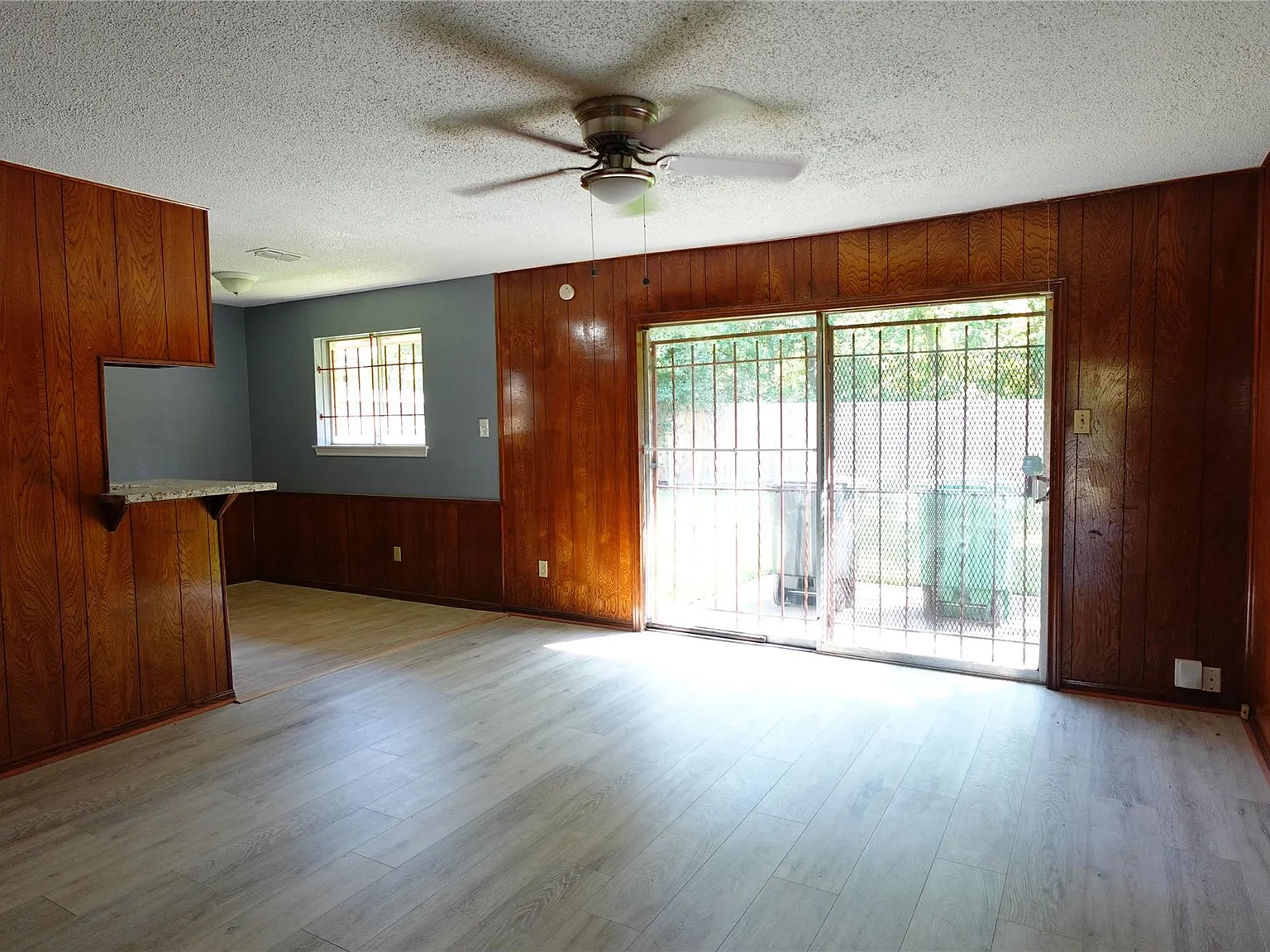 3 bed, 1.5 bath, 1424 sqft, $1,550 — Photo 2