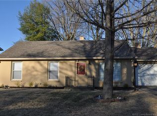 1516 Briarwood Dr, Clarksville, IN 47129