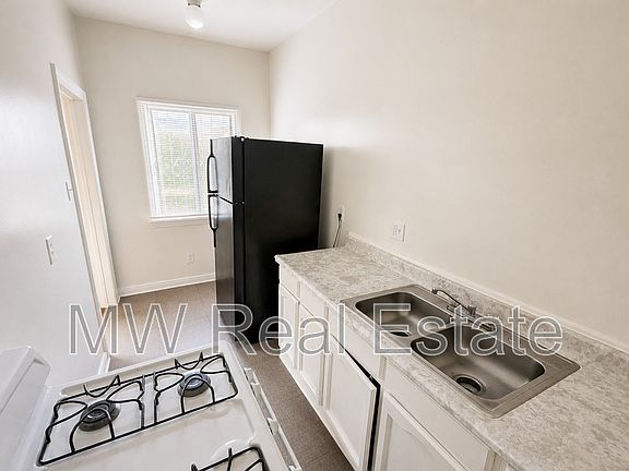 5th image of 936 E 24th St #105