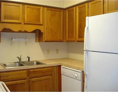 5th image of 193 Hickory St