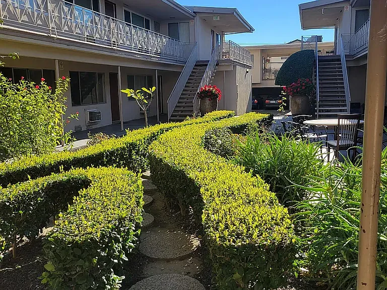560 E Providencia Ave — Photo 1