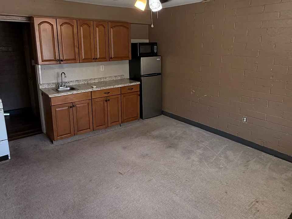 221 S Main Ave #6