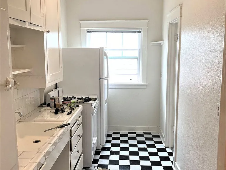 2164 2nd Ave — Photo 16