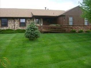 11881 Lexington Dr, South Lyon, MI