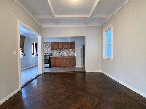 3rd image of 864 E 15th St #1A