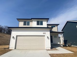 10171 Divine Pl, West Des Moines, IA 50266