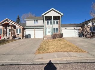 834 Oak Valley Ln, Cheyenne, WY 82009