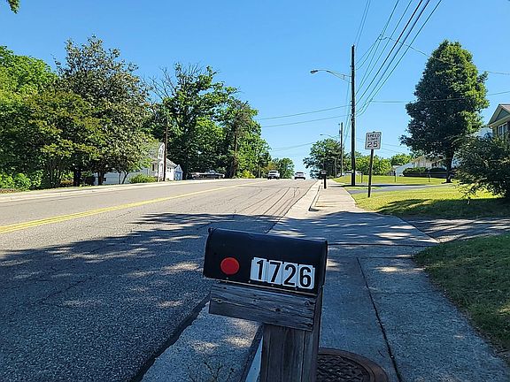 5th image of 1726 Green Ridge Rd