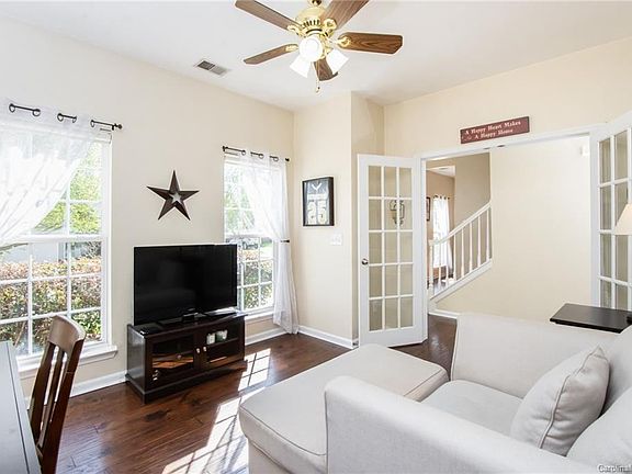 3rd image of 7814 Antique Cir #25