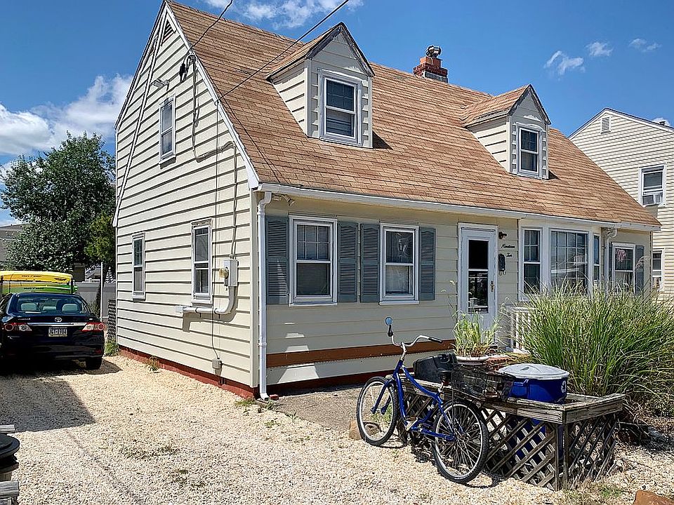 2nd image of 1910 Beach Ave