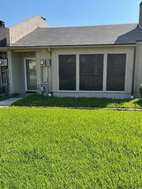 1st image of 923 Townwood Dr
