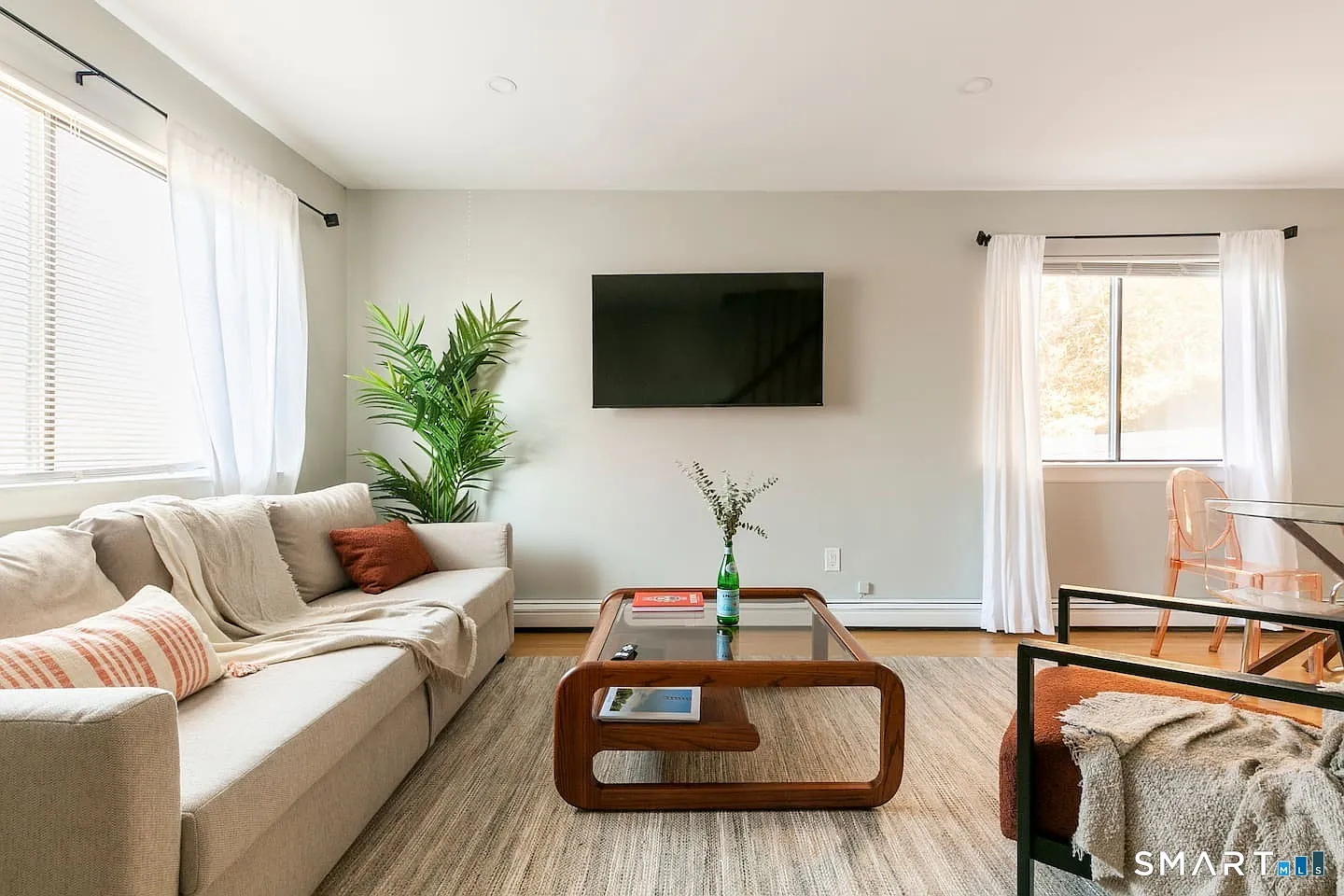 3 bed, 2.0 bath, 1138 sqft, $2,800 — Photo 1