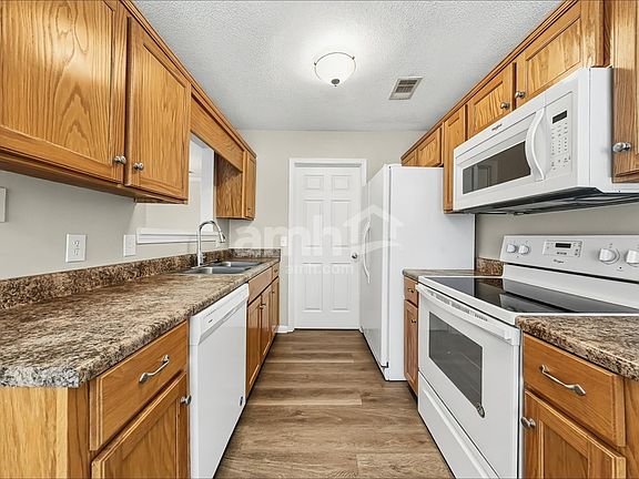 4th image of 155 Brianna Cir