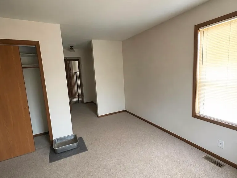 501 Manchester Ln — Photo 16