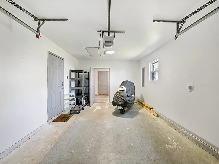 716 Clarence Dr — Photo 14
