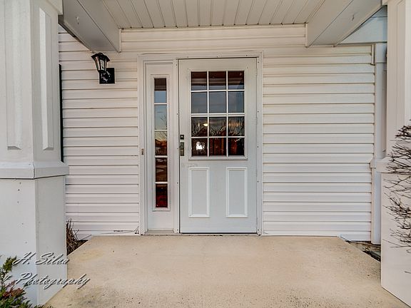 2nd image of 738 Fieldcrest Dr Unit A