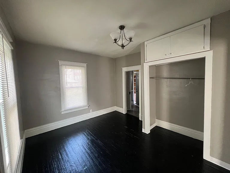 512 Phelps St — Photo 12