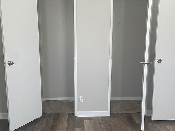 5th image of 319 SE Valerie Ct