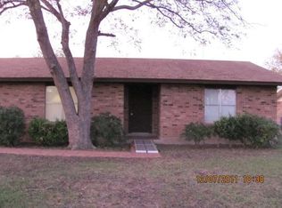 104 Millington Dr, Nixon, TX 78140