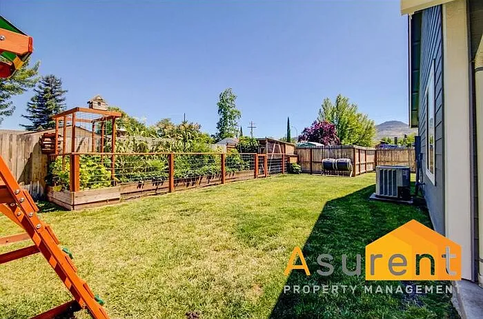 2313 Crater Lake Ave — Photo 12