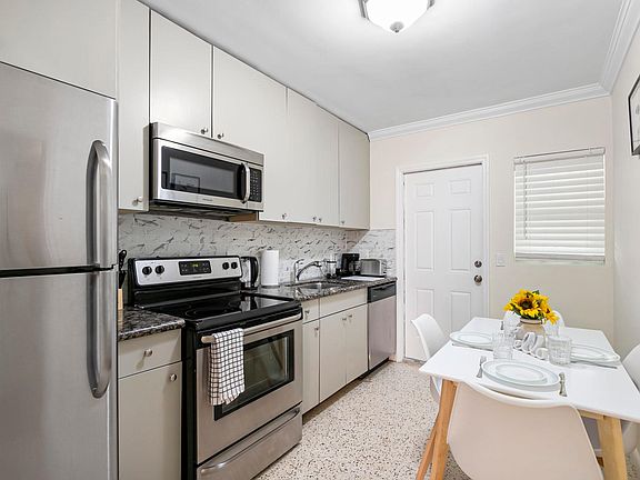 2nd image of 802 N J St APT 2