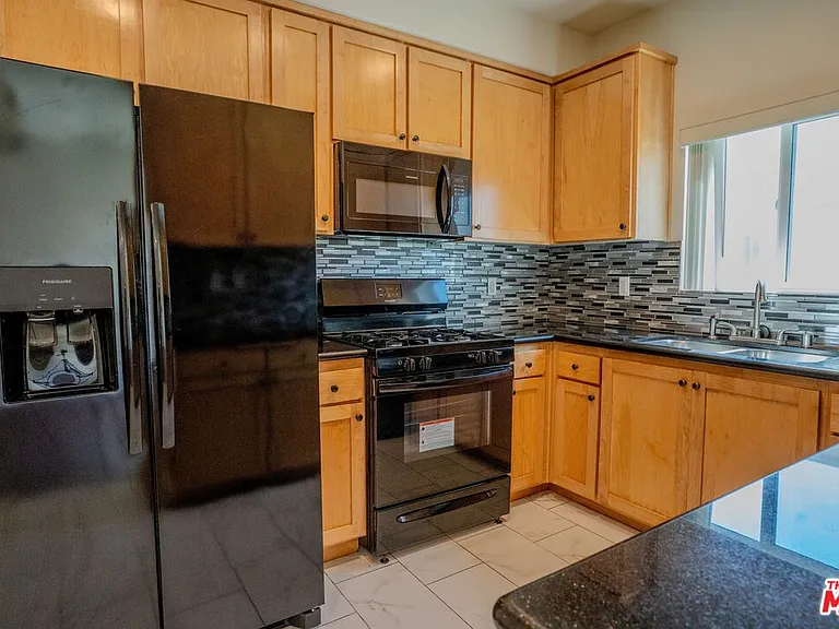 12132 Hart St #301 — Photo 8