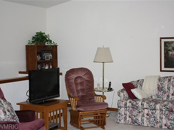 3rd image of 194 Park Ln