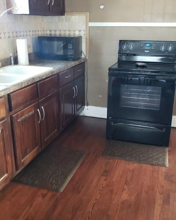 1st image of 332 Grace Ave #2