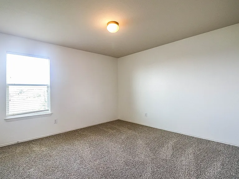 2324 Cavalry Dr — Photo 20