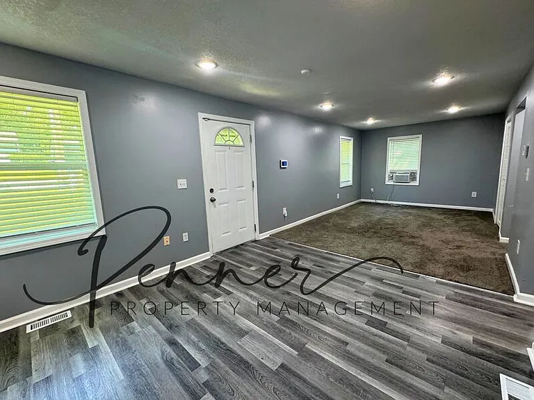 8446 Oak St — Photo 2